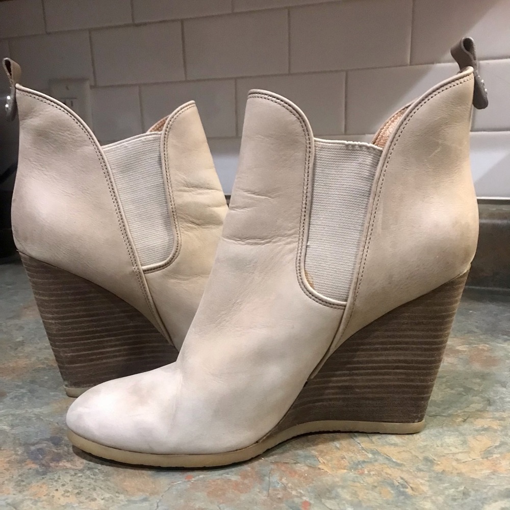 COACH EUC Beige Ankle Bootie Wedges-Size 9.5